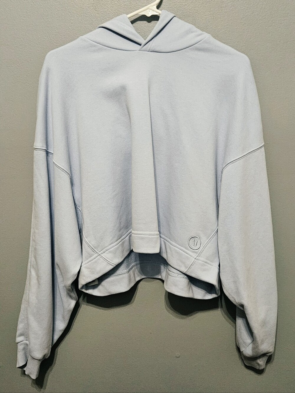 Vuori Pale Blue Cropped Pullover Hoodie